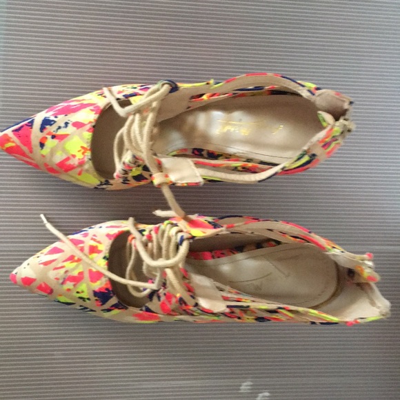 New Pumps/heels - Picture 2 of 5